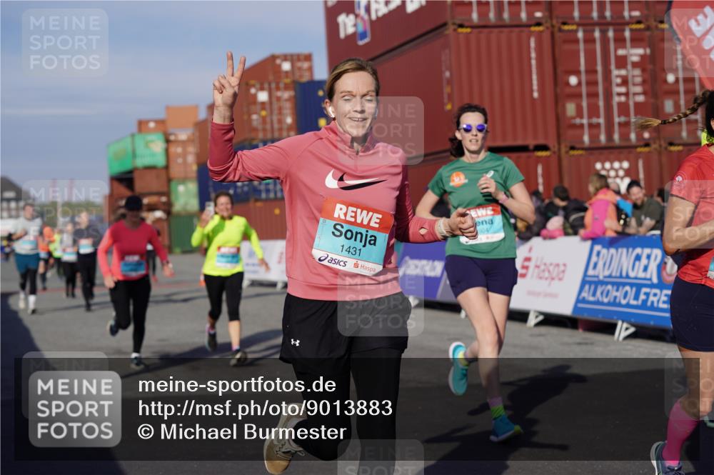 03.10.2025 - Köhlbrandbrückenlauf Michael Burmester http://msf.ph/oto/9013883 03.10.2025 10:14:03 Ziel 1431, 1460, 1514, 1588, 1604, 1665, 1714, 1738, 1782, 1892, 1947, 2122, 2276, 3060, 3062, 3372, 3469, 3724, 3735, 3761, 3793 meine-sportfotos.de