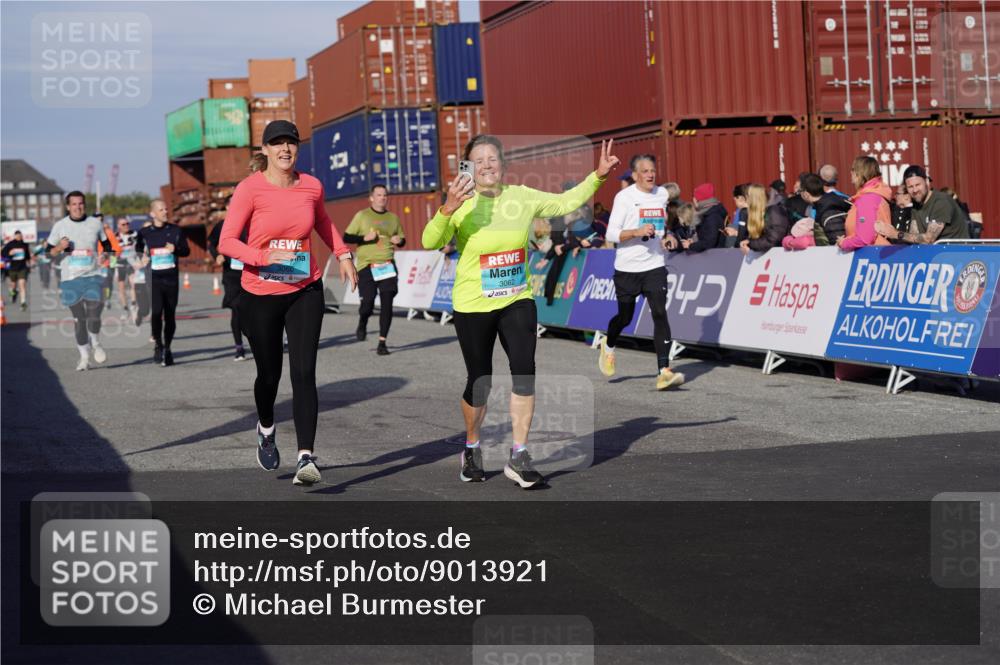 03.10.2025 - Köhlbrandbrückenlauf Michael Burmester http://msf.ph/oto/9013921 03.10.2025 10:14:04 Ziel 1431, 1460, 1588, 1604, 1665, 1714, 1738, 1782, 1892, 1947, 2122, 2276, 3060, 3062, 3372, 3469, 3724, 3735, 3793 meine-sportfotos.de