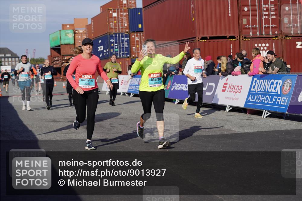 03.10.2025 - Köhlbrandbrückenlauf Michael Burmester http://msf.ph/oto/9013927 03.10.2025 10:14:04 Ziel 1431, 1460, 1588, 1604, 1665, 1714, 1738, 1782, 1892, 1947, 2122, 2276, 3060, 3062, 3372, 3469, 3724, 3735, 3793 meine-sportfotos.de