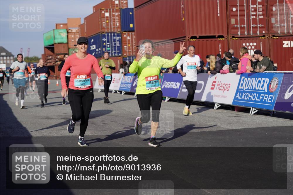 03.10.2025 - Köhlbrandbrückenlauf Michael Burmester http://msf.ph/oto/9013936 03.10.2025 10:14:04 Ziel 1431, 1460, 1588, 1604, 1665, 1714, 1738, 1782, 1892, 1947, 2122, 2276, 3060, 3062, 3372, 3469, 3724, 3735, 3793 meine-sportfotos.de