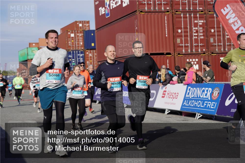 03.10.2025 - Köhlbrandbrückenlauf Michael Burmester http://msf.ph/oto/9014005 03.10.2025 10:14:08 Ziel 1510, 1588, 1604, 1665, 1714, 1782, 1843, 1892, 1947, 2007, 2276, 2345, 2699, 3060, 3062, 3540 meine-sportfotos.de