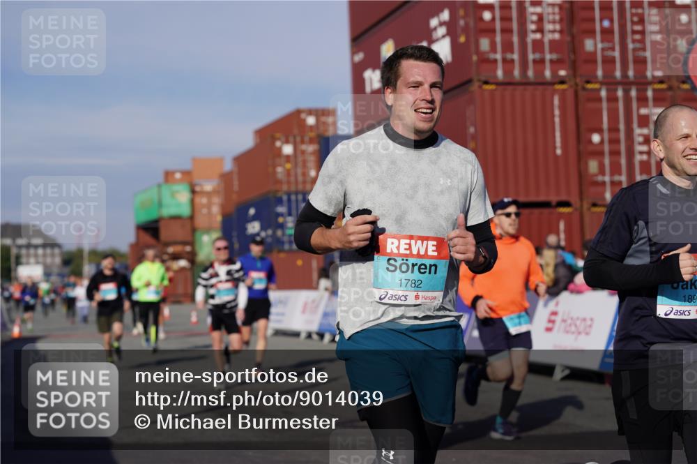 03.10.2025 - Köhlbrandbrückenlauf Michael Burmester http://msf.ph/oto/9014039 03.10.2025 10:14:09 Ziel 1510, 1588, 1665, 1714, 1782, 1843, 1892, 1947, 2007, 2276, 2345, 2699, 3060, 3062, 3540 meine-sportfotos.de