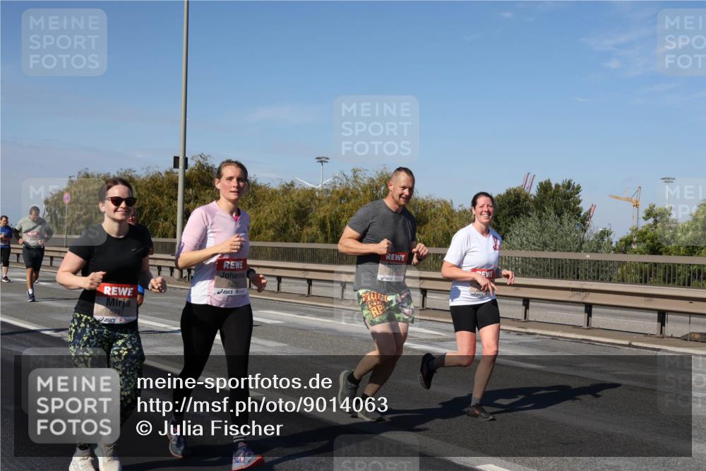 03.10.2025 - Köhlbrandbrückenlauf Julia Fischer http://msf.ph/oto/9014063 03.10.2025 13:08:23 Position 3 5297, 5231, 5432 meine-sportfotos.de