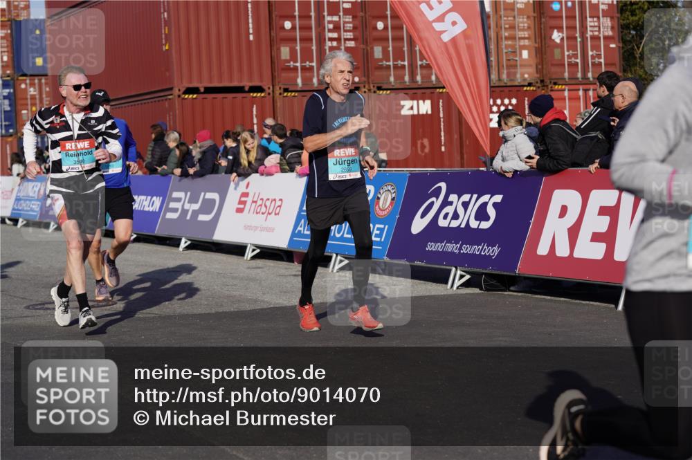 03.10.2025 - Köhlbrandbrückenlauf Michael Burmester http://msf.ph/oto/9014070 03.10.2025 10:14:11 Ziel 1456, 1510, 1588, 1665, 1714, 1782, 1843, 1892, 1947, 2007, 2276, 2345, 2699, 3326, 3540 meine-sportfotos.de