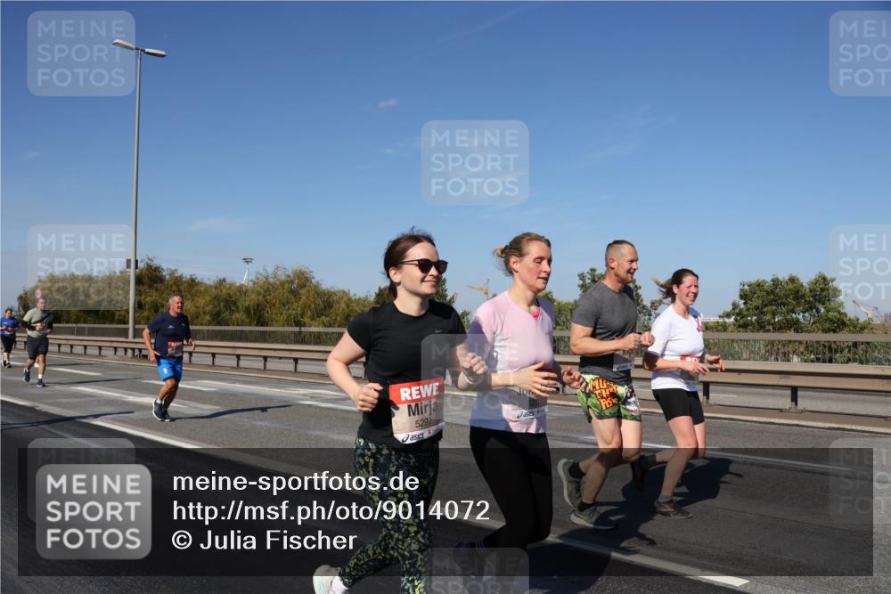 03.10.2025 - Köhlbrandbrückenlauf Julia Fischer http://msf.ph/oto/9014072 03.10.2025 13:08:24 Position 3 5297, 5231 meine-sportfotos.de