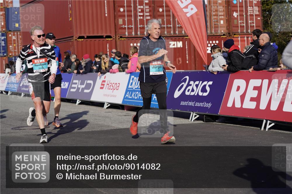 03.10.2025 - Köhlbrandbrückenlauf Michael Burmester http://msf.ph/oto/9014082 03.10.2025 10:14:11 Ziel 1456, 1510, 1588, 1665, 1714, 1782, 1843, 1892, 1947, 2007, 2276, 2345, 2699, 3326, 3540 meine-sportfotos.de