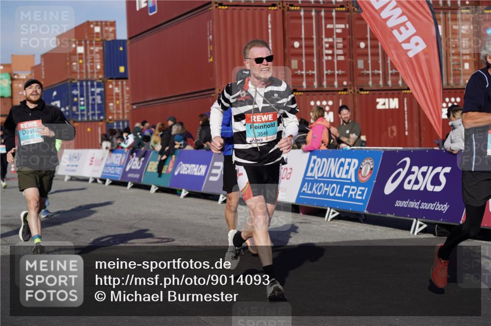 03.10.2025 - Köhlbrandbrückenlauf Michael Burmester http://msf.ph/oto/9014093 03.10.2025 10:14:12 Ziel 1456, 1510, 1588, 1665, 1714, 1782, 1843, 1892, 1947, 2007, 2276, 2345, 2699, 3168, 3326, 3540, 3644 meine-sportfotos.de