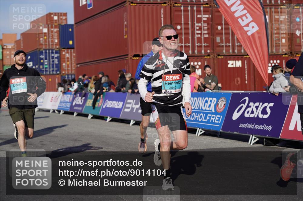 03.10.2025 - Köhlbrandbrückenlauf Michael Burmester http://msf.ph/oto/9014104 03.10.2025 10:14:12 Ziel 1456, 1510, 1588, 1665, 1714, 1782, 1843, 1892, 1947, 2007, 2276, 2345, 2699, 3168, 3326, 3540, 3644 meine-sportfotos.de
