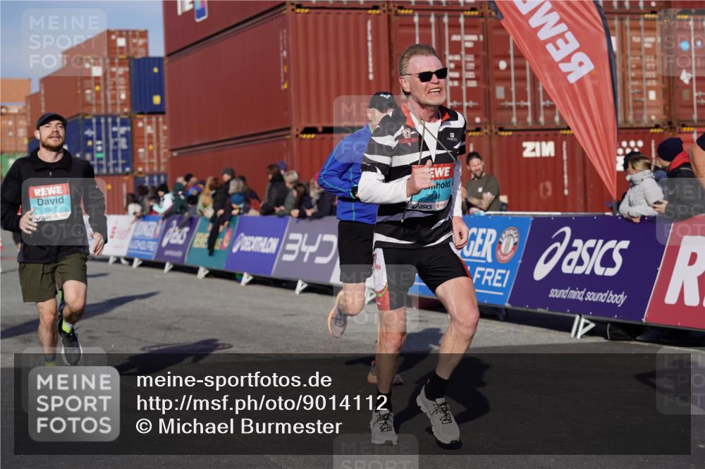 03.10.2025 - Köhlbrandbrückenlauf Michael Burmester http://msf.ph/oto/9014112 03.10.2025 10:14:12 Ziel 1456, 1510, 1588, 1665, 1714, 1782, 1843, 1892, 1947, 2007, 2276, 2345, 2699, 3168, 3326, 3540, 3644 meine-sportfotos.de
