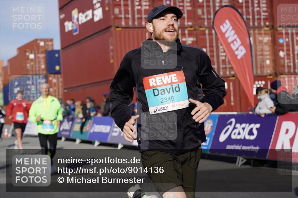 03.10.2025 - Köhlbrandbrückenlauf Michael Burmester http://msf.ph/oto/9014136 03.10.2025 10:14:14 Ziel 1456, 1510, 1714, 1843, 2007, 2276, 2345, 2699, 2749, 3168, 3326, 3540, 3644, 3665, 3666 meine-sportfotos.de