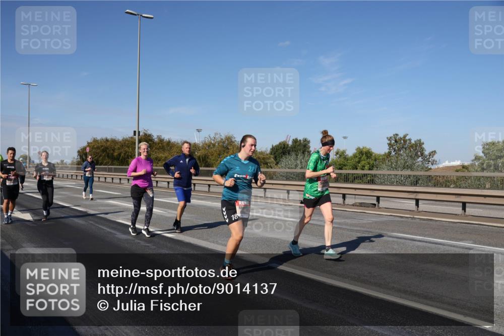 03.10.2025 - Köhlbrandbrückenlauf Julia Fischer http://msf.ph/oto/9014137 03.10.2025 13:08:39 Position 3 28, 18 meine-sportfotos.de