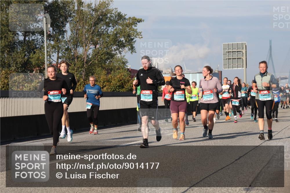 03.10.2025 - Köhlbrandbrückenlauf Luisa Fischer http://msf.ph/oto/9014177 03.10.2025 10:58:19 Position 3 3057, 3515, 2054, 2687 meine-sportfotos.de