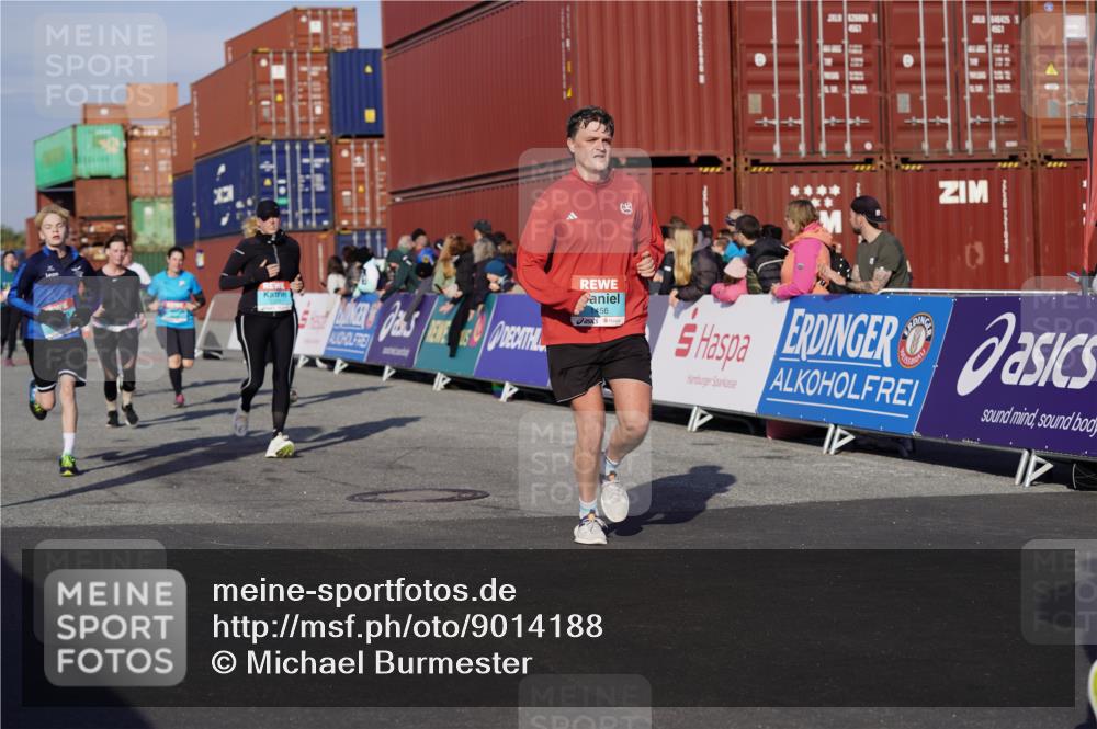 03.10.2025 - Köhlbrandbrückenlauf Michael Burmester http://msf.ph/oto/9014188 03.10.2025 10:14:16 Ziel 1456, 1510, 1735, 1843, 2007, 2345, 2699, 2749, 3168, 3326, 3540, 3644, 3665, 3666 meine-sportfotos.de