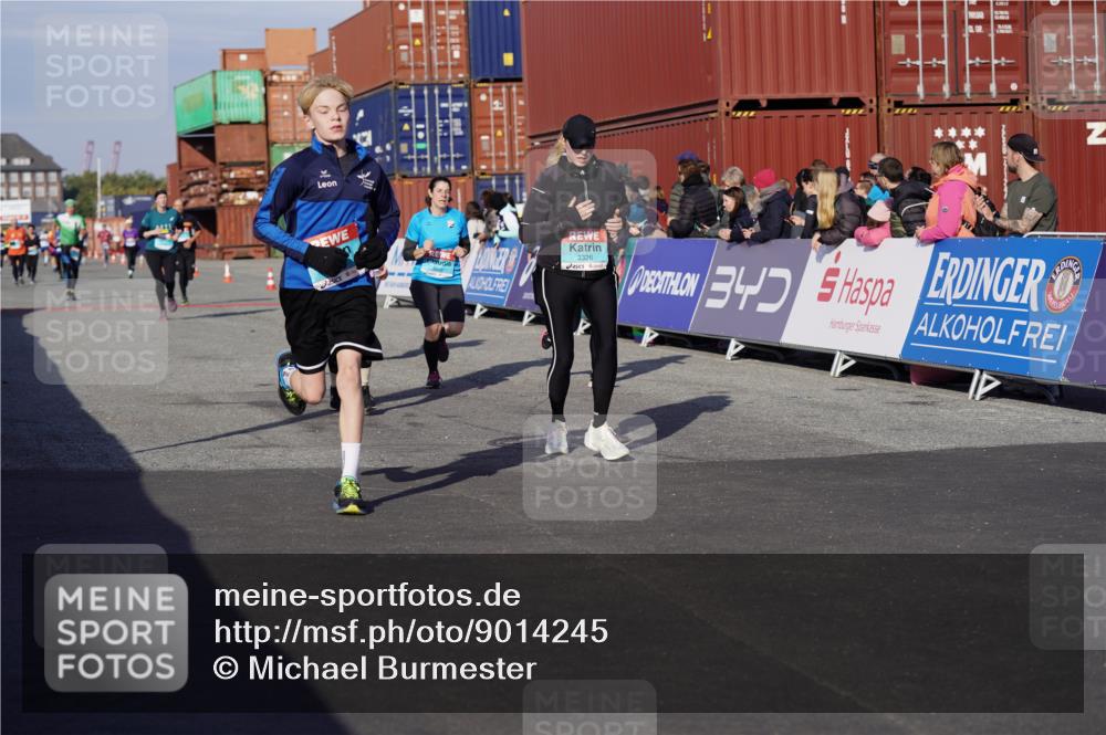 03.10.2025 - Köhlbrandbrückenlauf Michael Burmester http://msf.ph/oto/9014245 03.10.2025 10:14:17 Ziel 1456, 1510, 1735, 1843, 2007, 2345, 2699, 2749, 3168, 3326, 3540, 3644, 3665, 3666 meine-sportfotos.de