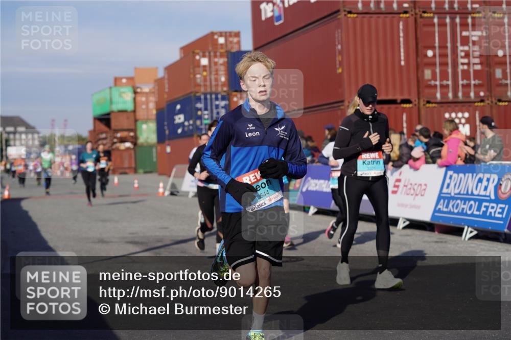 03.10.2025 - Köhlbrandbrückenlauf Michael Burmester http://msf.ph/oto/9014265 03.10.2025 10:14:18 Ziel 1456, 1510, 1735, 1843, 2345, 2749, 3168, 3326, 3644, 3665, 3666 meine-sportfotos.de