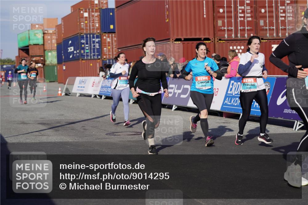 03.10.2025 - Köhlbrandbrückenlauf Michael Burmester http://msf.ph/oto/9014295 03.10.2025 10:14:19 Ziel 1456, 1735, 1843, 1925, 2345, 2749, 3168, 3326, 3644, 3665, 3666 meine-sportfotos.de