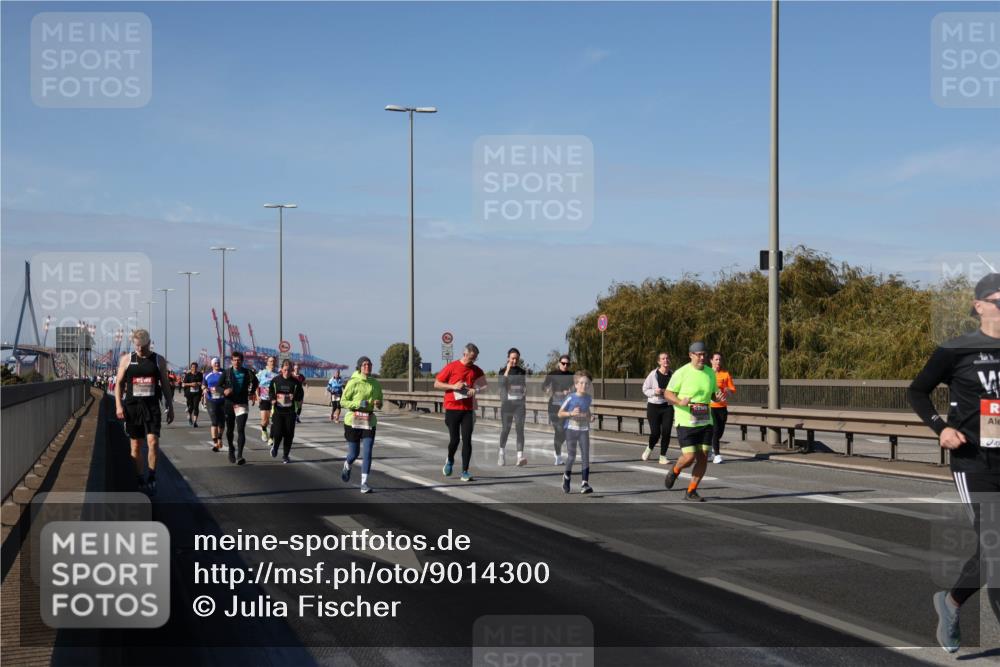 03.10.2025 - Köhlbrandbrückenlauf Julia Fischer http://msf.ph/oto/9014300 03.10.2025 13:09:14 Position 3  meine-sportfotos.de