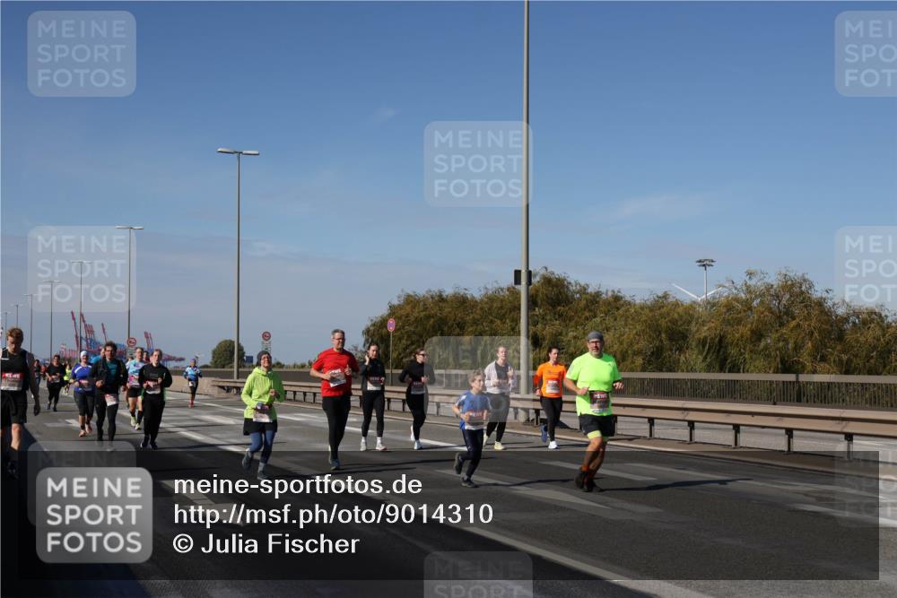 03.10.2025 - Köhlbrandbrückenlauf Julia Fischer http://msf.ph/oto/9014310 03.10.2025 13:09:16 Position 3  meine-sportfotos.de