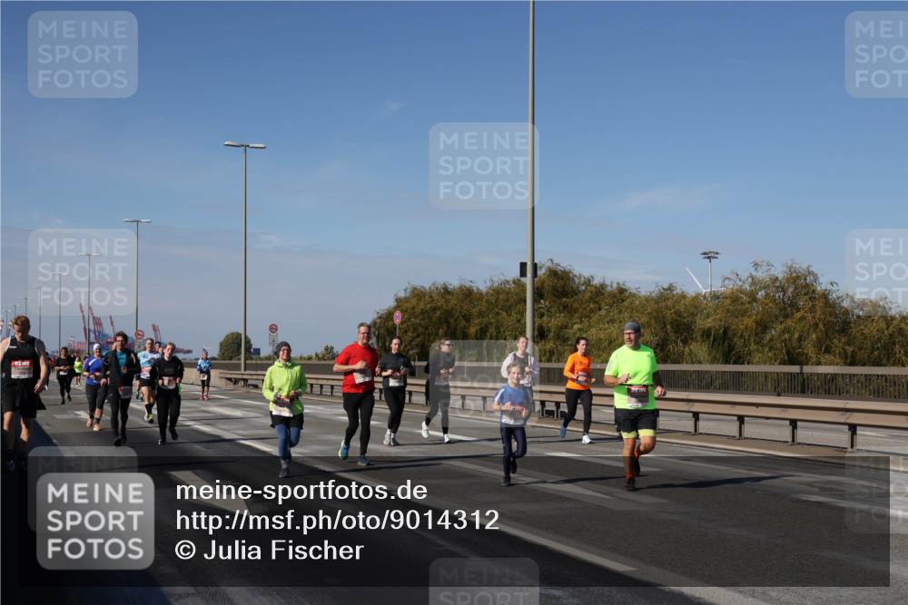 03.10.2025 - Köhlbrandbrückenlauf Julia Fischer http://msf.ph/oto/9014312 03.10.2025 13:09:16 Position 3  meine-sportfotos.de