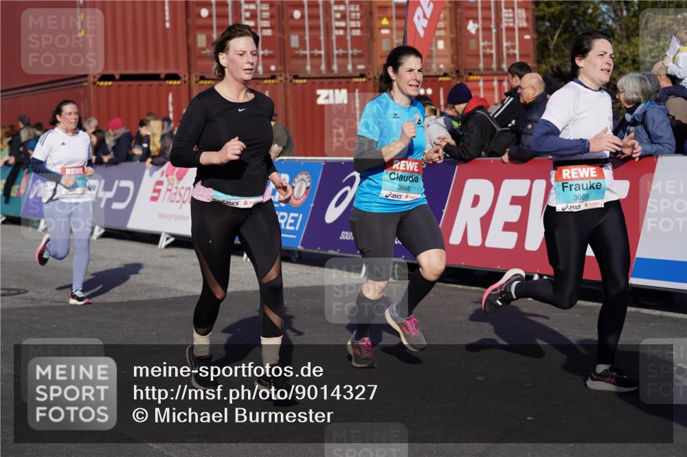 03.10.2025 - Köhlbrandbrückenlauf Michael Burmester http://msf.ph/oto/9014327 03.10.2025 10:14:20 Ziel 1456, 1735, 1843, 1925, 2749, 3168, 3326, 3644, 3665, 3666 meine-sportfotos.de
