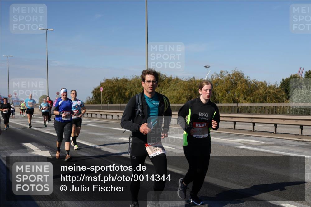 03.10.2025 - Köhlbrandbrückenlauf Julia Fischer http://msf.ph/oto/9014344 03.10.2025 13:09:22 Position 3 6747, 6749 meine-sportfotos.de