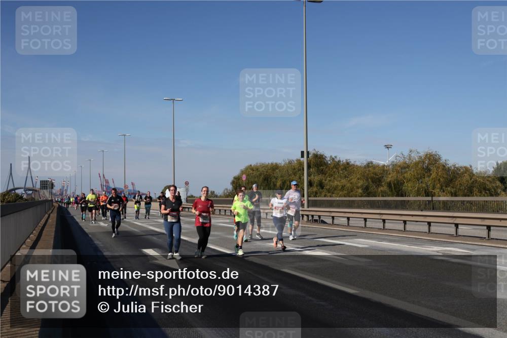 03.10.2025 - Köhlbrandbrückenlauf Julia Fischer http://msf.ph/oto/9014387 03.10.2025 13:09:35 Position 3  meine-sportfotos.de