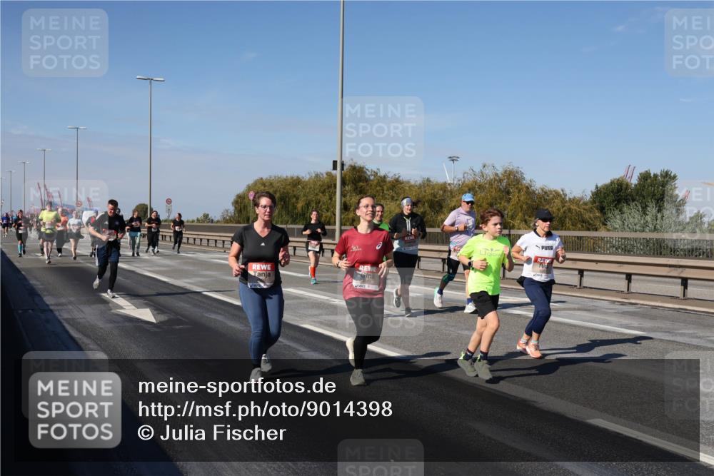 03.10.2025 - Köhlbrandbrückenlauf Julia Fischer http://msf.ph/oto/9014398 03.10.2025 13:09:37 Position 3  meine-sportfotos.de