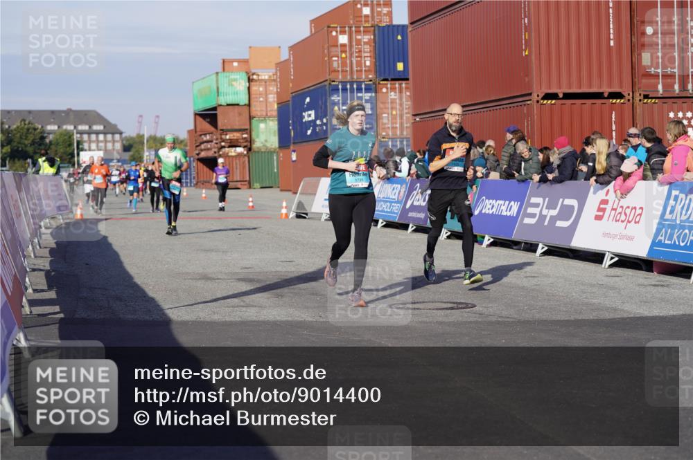 03.10.2025 - Köhlbrandbrückenlauf Michael Burmester http://msf.ph/oto/9014400 03.10.2025 10:14:23 Ziel 1735, 1925, 2749, 3168, 3326, 3461, 3644, 3665, 3666 meine-sportfotos.de