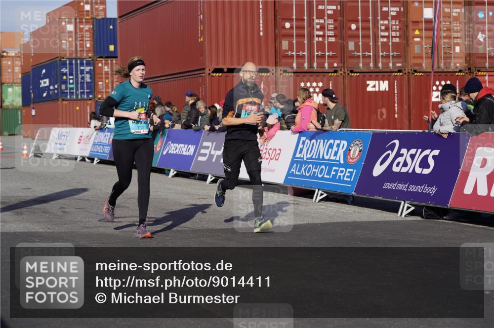 03.10.2025 - Köhlbrandbrückenlauf Michael Burmester http://msf.ph/oto/9014411 03.10.2025 10:14:24 Ziel 1735, 1925, 2749, 3168, 3461, 3644, 3665, 3666 meine-sportfotos.de