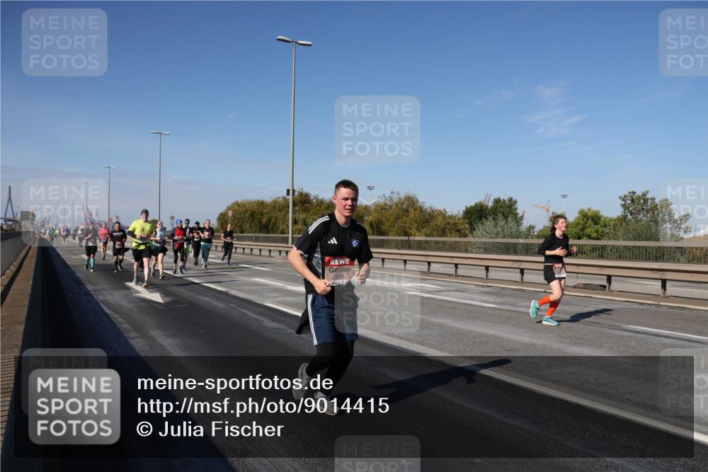 03.10.2025 - Köhlbrandbrückenlauf Julia Fischer http://msf.ph/oto/9014415 03.10.2025 13:09:42 Position 3  meine-sportfotos.de