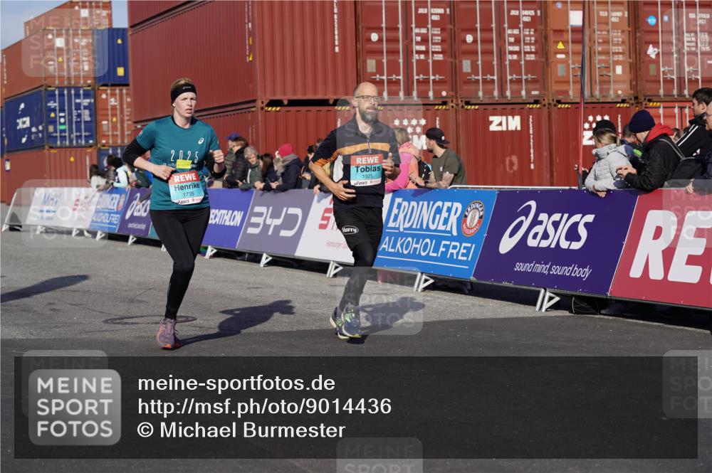 03.10.2025 - Köhlbrandbrückenlauf Michael Burmester http://msf.ph/oto/9014436 03.10.2025 10:14:24 Ziel 1735, 1925, 2749, 3168, 3461, 3644, 3665, 3666 meine-sportfotos.de