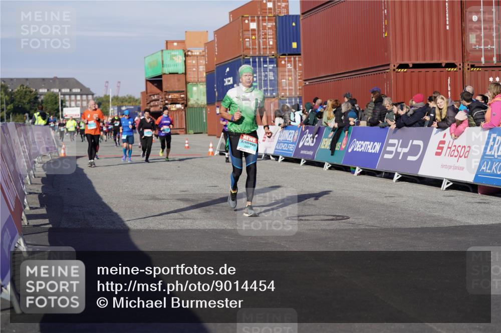 03.10.2025 - Köhlbrandbrückenlauf Michael Burmester http://msf.ph/oto/9014454 03.10.2025 10:14:28 Ziel 1305, 1735, 1925, 2747, 2938, 2951, 2986, 3461, 3645 meine-sportfotos.de
