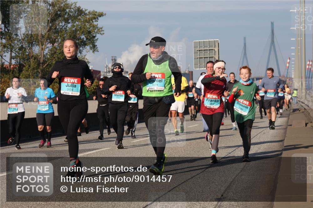 03.10.2025 - Köhlbrandbrückenlauf Luisa Fischer http://msf.ph/oto/9014457 03.10.2025 10:58:45 Position 3 3134, 1674, 3500, 3499 meine-sportfotos.de