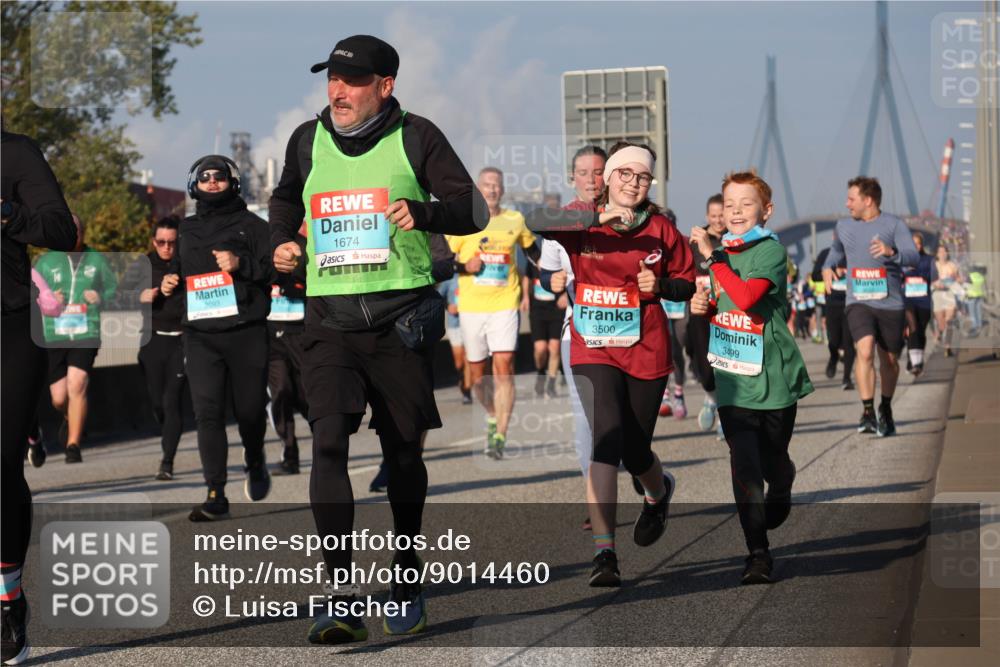 03.10.2025 - Köhlbrandbrückenlauf Luisa Fischer http://msf.ph/oto/9014460 03.10.2025 10:58:46 Position 3 2093, 1674, 3500, 3499 meine-sportfotos.de