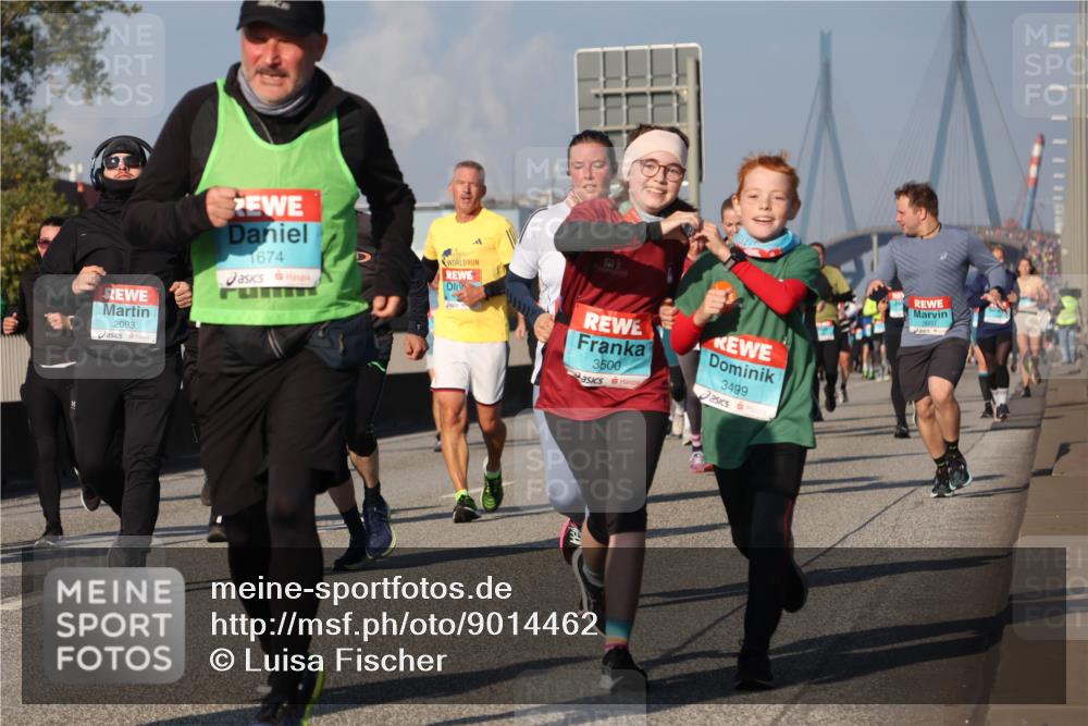 03.10.2025 - Köhlbrandbrückenlauf Luisa Fischer http://msf.ph/oto/9014462 03.10.2025 10:58:46 Position 3 2093, 1674, 3500, 3499 meine-sportfotos.de