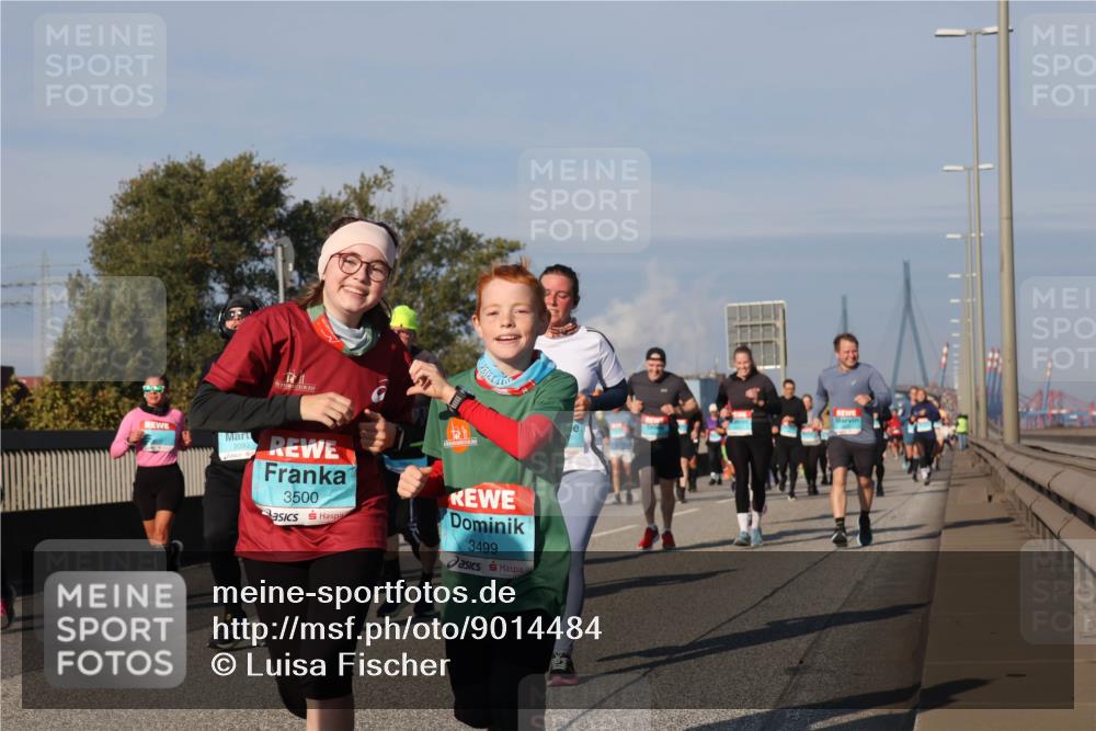 03.10.2025 - Köhlbrandbrückenlauf Luisa Fischer http://msf.ph/oto/9014484 03.10.2025 10:58:49 Position 3 2093, 3500, 3499 meine-sportfotos.de