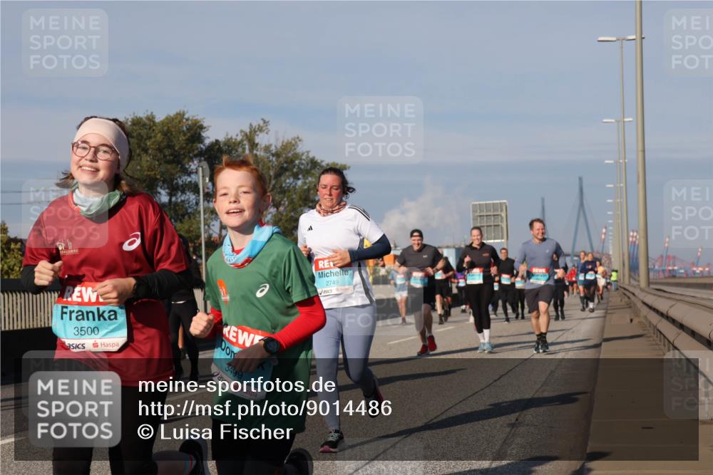 03.10.2025 - Köhlbrandbrückenlauf Luisa Fischer http://msf.ph/oto/9014486 03.10.2025 10:58:49 Position 3 3500, 3499, 2749 meine-sportfotos.de