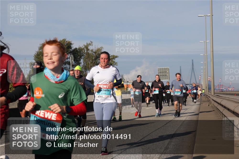 03.10.2025 - Köhlbrandbrückenlauf Luisa Fischer http://msf.ph/oto/9014491 03.10.2025 10:58:49 Position 3 3499, 2749 meine-sportfotos.de