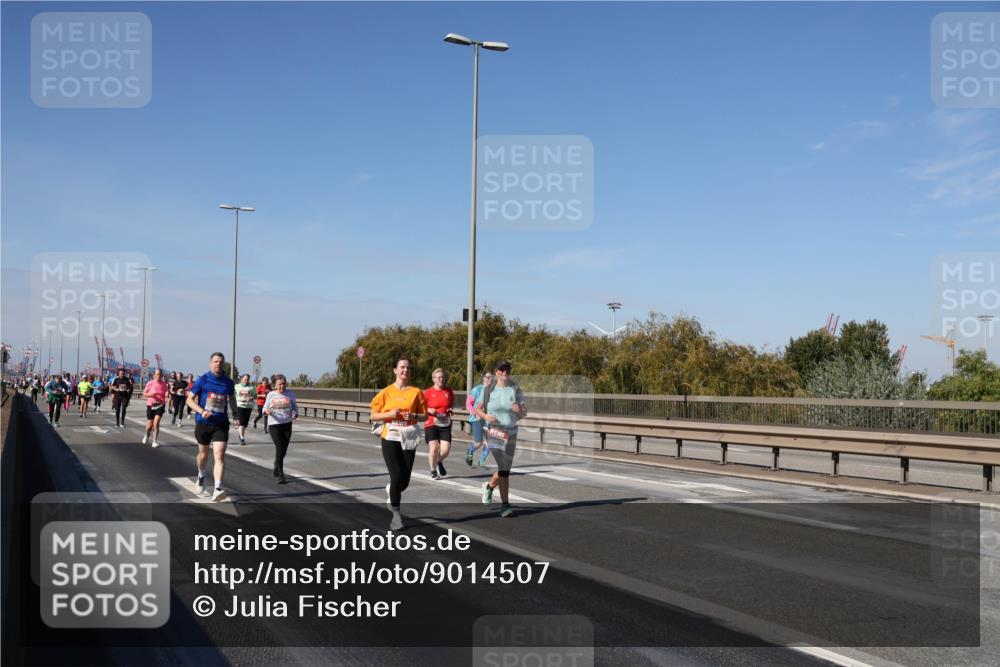 03.10.2025 - Köhlbrandbrückenlauf Julia Fischer http://msf.ph/oto/9014507 03.10.2025 13:09:57 Position 3  meine-sportfotos.de