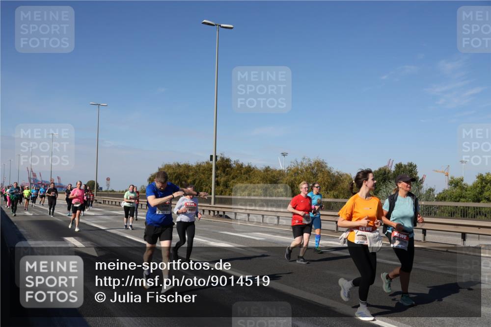 03.10.2025 - Köhlbrandbrückenlauf Julia Fischer http://msf.ph/oto/9014519 03.10.2025 13:09:59 Position 3  meine-sportfotos.de