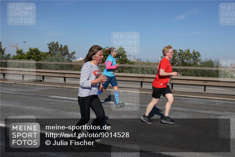 03.10.2025 - Köhlbrandbrückenlauf Julia Fischer http://msf.ph/oto/9014528 03.10.2025 13:10:02 Position 3  meine-sportfotos.de