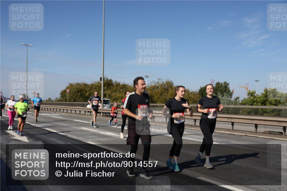 03.10.2025 - Köhlbrandbrückenlauf Julia Fischer http://msf.ph/oto/9014557 03.10.2025 13:10:10 Position 3  meine-sportfotos.de