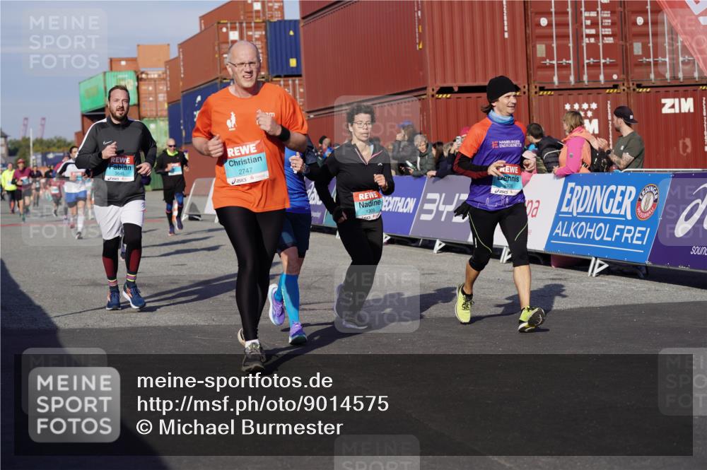 03.10.2025 - Köhlbrandbrückenlauf Michael Burmester http://msf.ph/oto/9014575 03.10.2025 10:14:34 Ziel 1305, 1598, 1633, 1820, 2230, 2747, 2938, 2951, 2986, 3645, 3843 meine-sportfotos.de