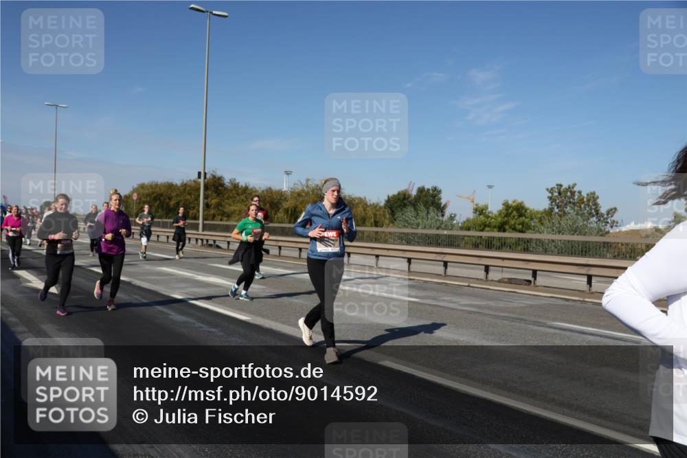 03.10.2025 - Köhlbrandbrückenlauf Julia Fischer http://msf.ph/oto/9014592 03.10.2025 13:10:20 Position 3  meine-sportfotos.de