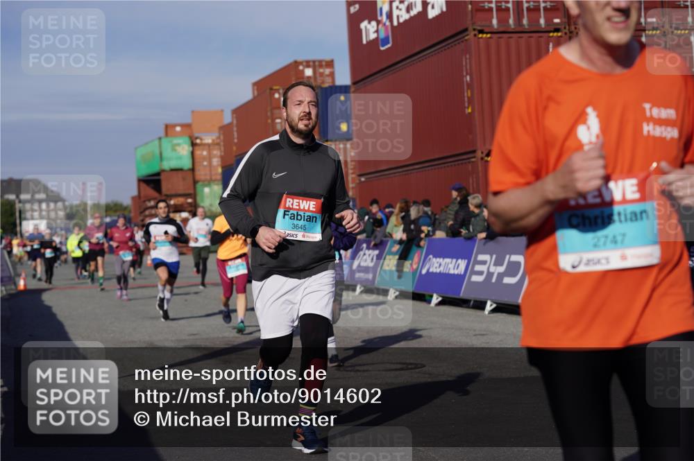 03.10.2025 - Köhlbrandbrückenlauf Michael Burmester http://msf.ph/oto/9014602 03.10.2025 10:14:36 Ziel 1305, 1598, 1633, 1820, 2230, 2747, 2832, 2834, 2837, 2938, 2951, 2986, 3645, 3843 meine-sportfotos.de