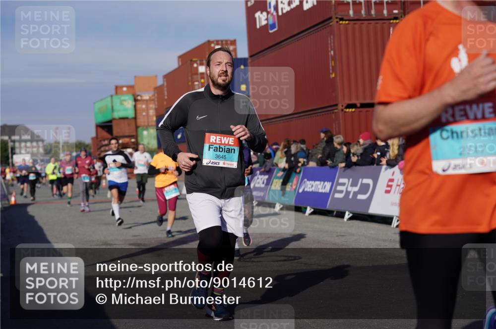 03.10.2025 - Köhlbrandbrückenlauf Michael Burmester http://msf.ph/oto/9014612 03.10.2025 10:14:36 Ziel 1305, 1598, 1633, 1820, 2230, 2747, 2832, 2834, 2837, 2938, 2951, 2986, 3645, 3843 meine-sportfotos.de