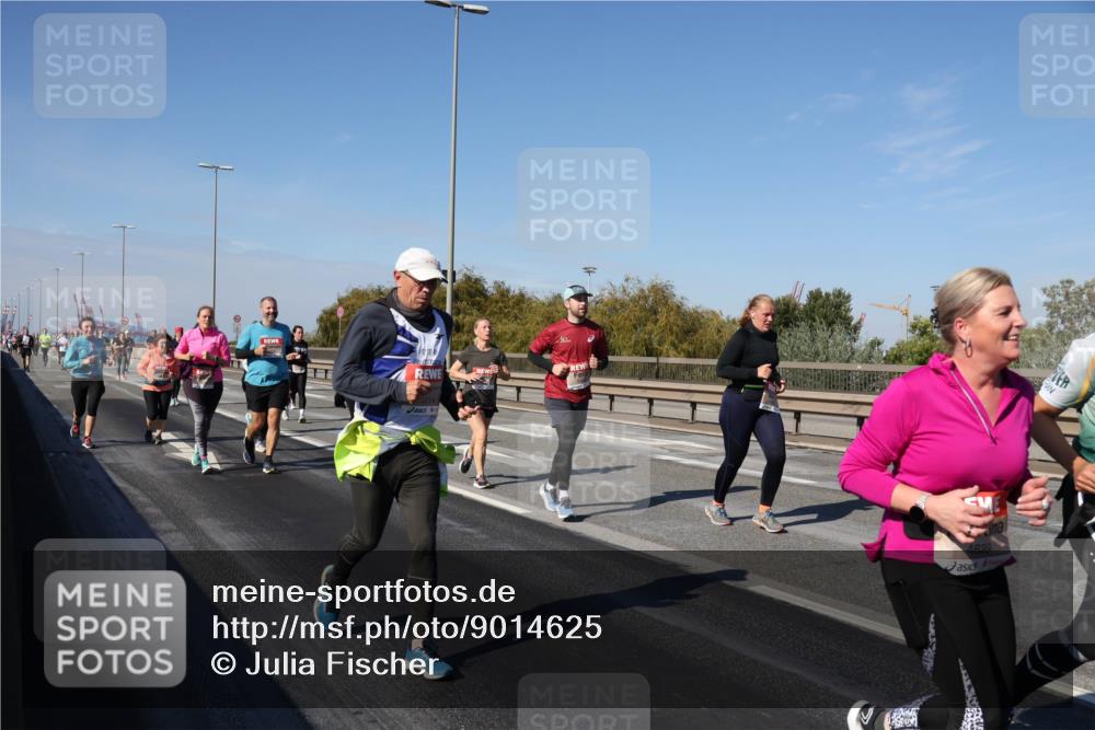 03.10.2025 - Köhlbrandbrückenlauf Julia Fischer http://msf.ph/oto/9014625 03.10.2025 13:10:26 Position 3 4629 meine-sportfotos.de