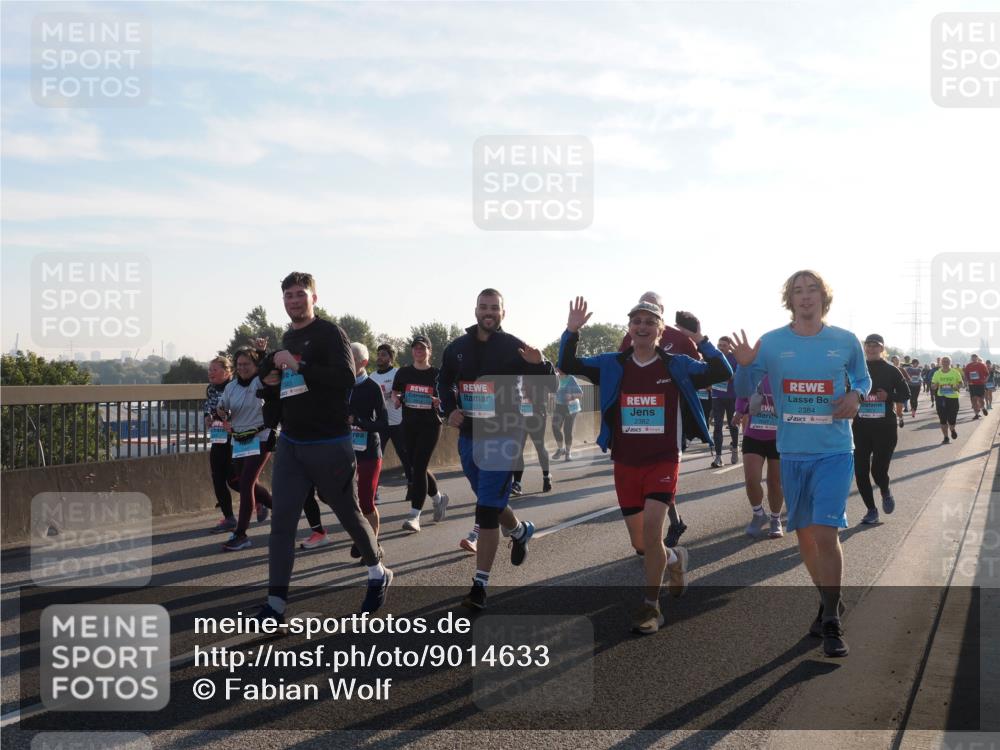 03.10.2025 - Köhlbrandbrückenlauf Fabian Wolf http://msf.ph/oto/9014633 03.10.2025 09:24:47 Position 3 2239, 2382, 2384 meine-sportfotos.de