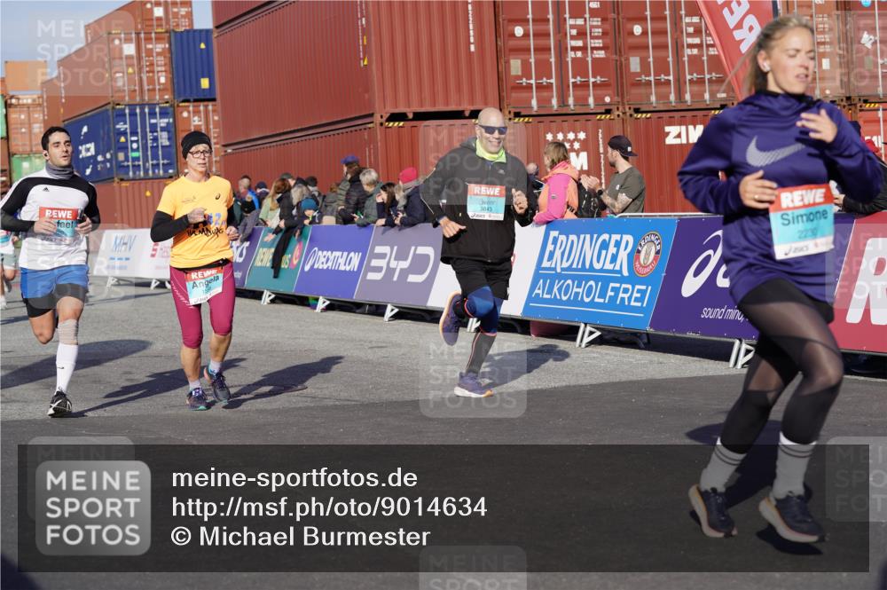 03.10.2025 - Köhlbrandbrückenlauf Michael Burmester http://msf.ph/oto/9014634 03.10.2025 10:14:38 Ziel 1305, 1598, 1633, 1711, 1820, 2230, 2747, 2832, 2834, 2837, 2938, 2951, 2986, 3645, 3843 meine-sportfotos.de