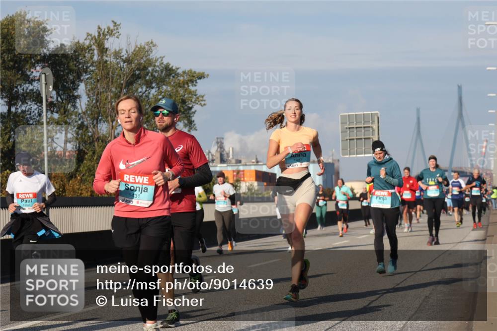 03.10.2025 - Köhlbrandbrückenlauf Luisa Fischer http://msf.ph/oto/9014639 03.10.2025 10:59:04 Position 3 1852, 1431, 1437 meine-sportfotos.de